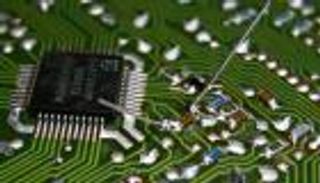 أزمة الرقائق الإلكترونية.. العالم يرفع الراية البيضاء