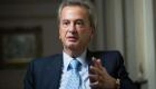 لبنان يحاصر حاكم المركزي.. تحقيق مع "المتهم" باختلاس 300 مليون دولار