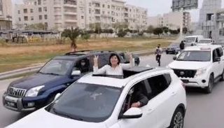 بالسيارات.. مسيرة "غضب" لحزب الدستوري الحر في تونس