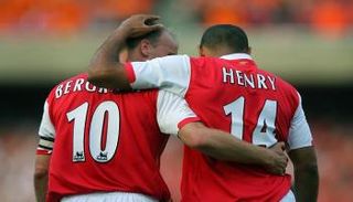 تييري هنري ودينيس بيركامب نجما أرسنال السابقان