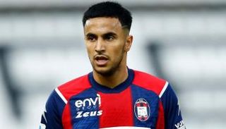 آدم وناس نجم كروتوني الإيطالي ومنتخب الجزائر