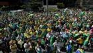 آلاف البرازيليين يتظاهرون تأييدا لبولسونارو رغم الجائحة