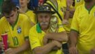 قصة صورة.. مشجع البرازيل الأشهر يبكي قهرا