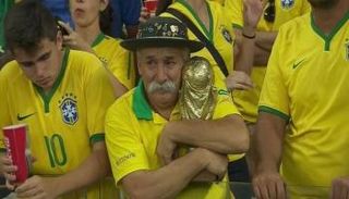 كلوفيس فيرنانديز أشهر مشجع برازيلي