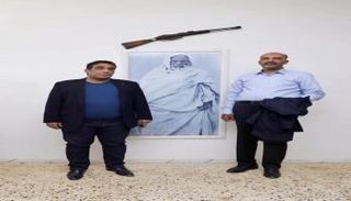 رئيس المجلس الرئاسي الليبي ونائبه خلال زيارة ضريح عمر المختار 