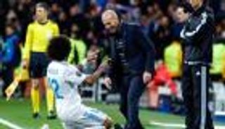 "سيدة مسنة" تقدم طوق نجاة لزيدان أمام تشيلسي