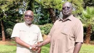 الجنرال استيفن بوي المعزول من الجيش مع رئيس الجبهة المتحدة 