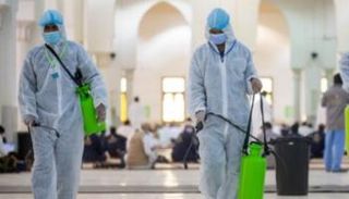 تعقيم أحد المساجد في السعودية- أرشيفية