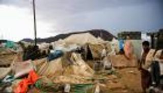 بالصور.. مخيمات النزوح بمأرب تحت طائلة الأمطار وقذائف الحوثي