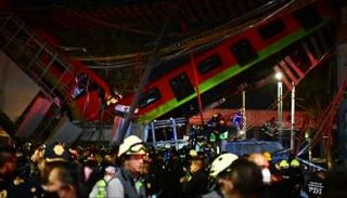 انهيار جسر علوي لمترو العاصمة المكسيكية