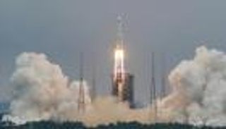 الصاروخ الصيني "التائه".. مصر تترقب وهذا موعد سقوطه على الأرض