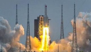 لحظة إنطلاق الصاروخ الصيني