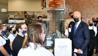 بايدن في مطعم مكسيكي