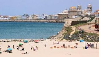 قادس .. أجمل شبه جزيرة إسبانية وأقدم مدينة أوروبية