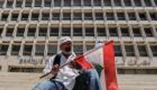 مصارف لبنان أمام القضاء.. تجميد أصول وعزلة دولية