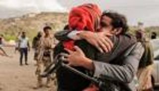 الإخوان والحوثي.. صفقات "انتقائية" تطيل عناء الأسرى