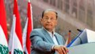 عون يطالب فرنسا بالمساعدة في استرداد الأموال المهربة