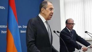 وزيرا خارجية أرمينيا وروسيا خلال مؤتمر صحفي