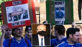 جماهير فريق تشيلسي أثناء استقبال بيريز