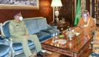 نائب وزير الدفاع السعودي يستقبل قائد الجيش الباكستاني