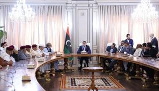 الدبيبة خلال لقائه أعيان ومشائخ وعمداء بلديات المنطقة الشرقية