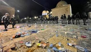 جنود الاحتلال بعد اقتحامهم المسجد الأقصى