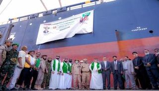 وصول أول دفعة من منحة الوقود السعودية لليمن