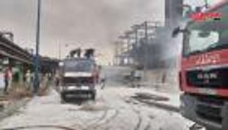 صور.. حريق بمصفاة حمص النفطية في سوريا