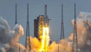 لحظة إطلاق الصاروخ الصيني