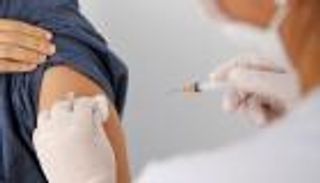 تراجع إصابات ووفيات كورونا ببريطانيا.. وزيادة عمليات التطعيم