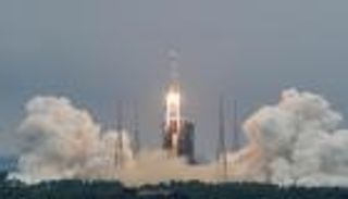 الصين: أجزاء من حطام الصاروخ التائه قد تسقط بالبحر المتوسط