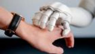 صدق أو لا تصدق.. لمسة الروبوت تجعل الناس أكثر سعادة