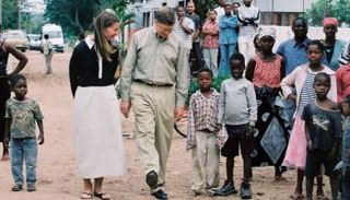 بيل جيتس وميليندا في رحلة خيرية بأفريقيا - أرشيفية