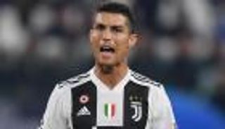 رونالدو يتدخل.. اتهام لاعب في البريميرليج بالتهرب من طفله