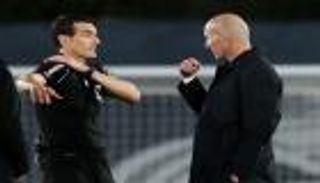 غضب نادر.. زيدان يفتح النار على التحكيم