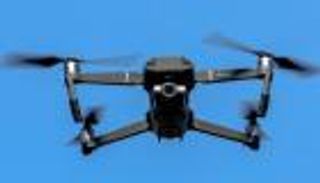 الطائرات المسيرة تحارب كورونا.. ماذا يحدث في لندن؟