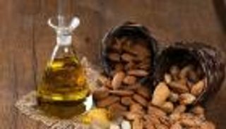 فوائد زيت اللوز المر