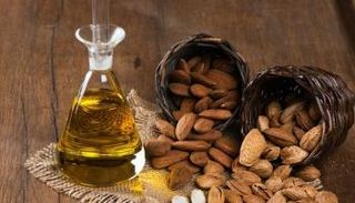 فوائد زيت اللوز المر