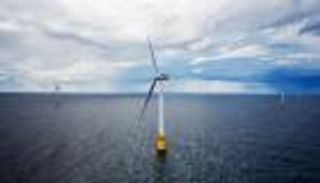 بايدن يكافح تغيرات المناخ.. تدشين أول مزرعة رياح بحرية