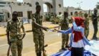 "لجان المقاومة" تغلق شوارع الخرطوم استعدادا لحراك 29 رمضان