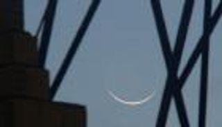 رؤية هلال العيد مستحيلة في هذه الدول.. "الفلك الدولي" يودع رمضان بصورة