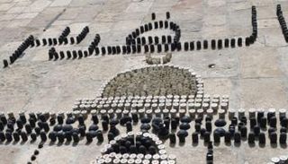 تحويل قنابل الصوت والمسيلة للدموع بالأقصى الى كلمة القدس