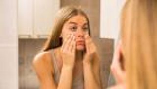 7 نصائح للتخلص من الهالات السوداء.. عليك بأكياس الشاي