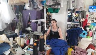 إحدى الخياطات بمنطقة برج حمود في ضاحية بيروت الشرقية