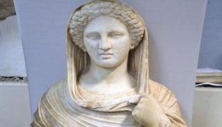 تمثال “بيرسفوني”