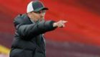 كلوب يعلق.. هل تهاجم جماهير مانشستر يونايتد لاعبي ليفربول؟