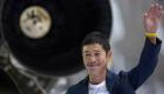 تحديد موعد رحلة الملياردير الياباني المجانية للقمر.. هل اشتركت؟