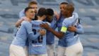 رياض محرز يتصدر 5 جنود في مشوار السيتي نحو المجد