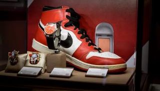 حذاء اللاعب الأمريكي مايكل جوردن