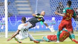 من مواجهة الاتفاق والشباب بالدوري السعودي